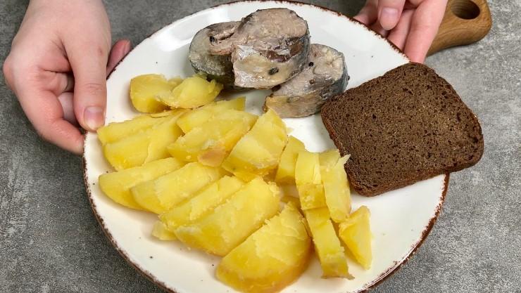 Ця скумбрія в олії виходить навіть смачнішою, ніж у консервах з магазину