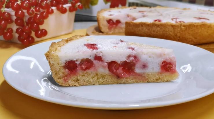 Випікаю такі пироги з різними ягодами, міняю начинки за смаком