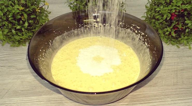 Рецепт швидкого пирога для сім'ї. Літня випічка з ягодами