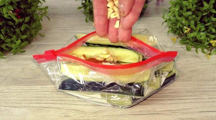 Як швидко та просто приготувати огірки малосольні у пакеті