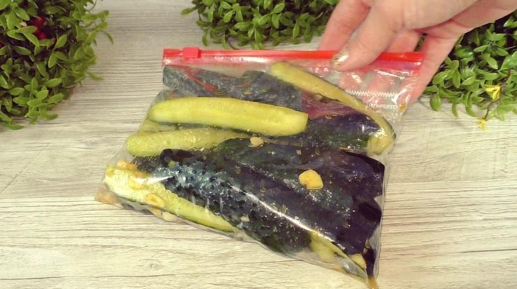 Як швидко та просто приготувати огірки малосольні у пакеті