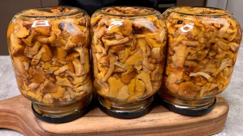 Мариновані лисички на зиму: виходять неймовірно смачні, яскраві та ароматні