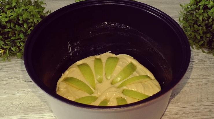 Пиріг з яблуками за найпростішим рецептом. Смачний рецепт із доступних продуктів