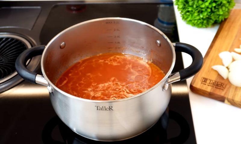 Хрумка огірки в томатному соусі на зиму. Мало, скільки не закрий