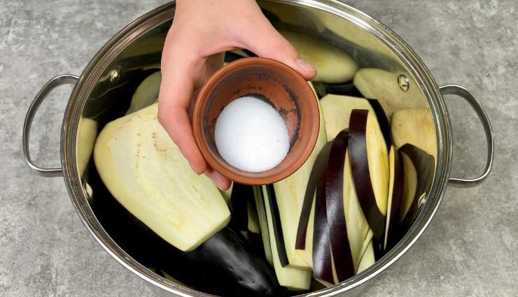 Приголомшливий шедевр із баклажанів: рецепт без сиру та майонезу