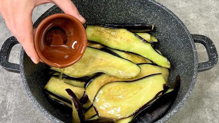 Приголомшливий шедевр із баклажанів: рецепт без сиру та майонезу