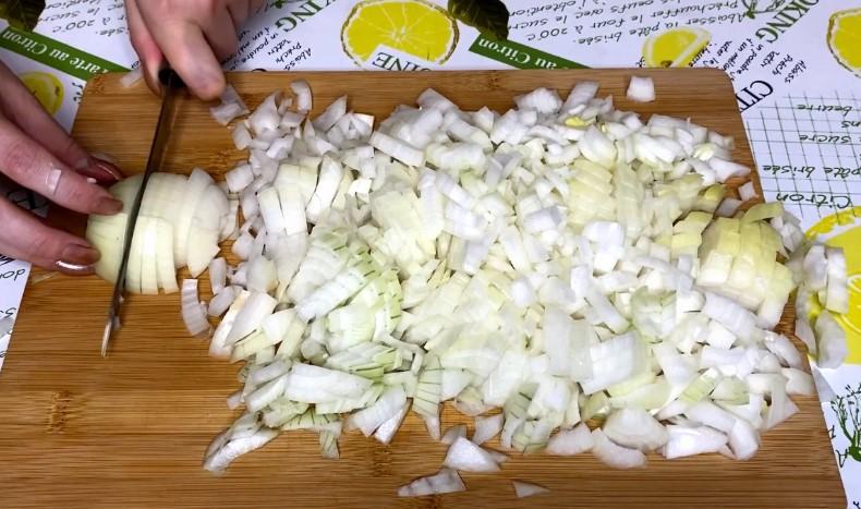 Щороку так закриваю кабачкову ікру на зиму: рецепт без стерилізації