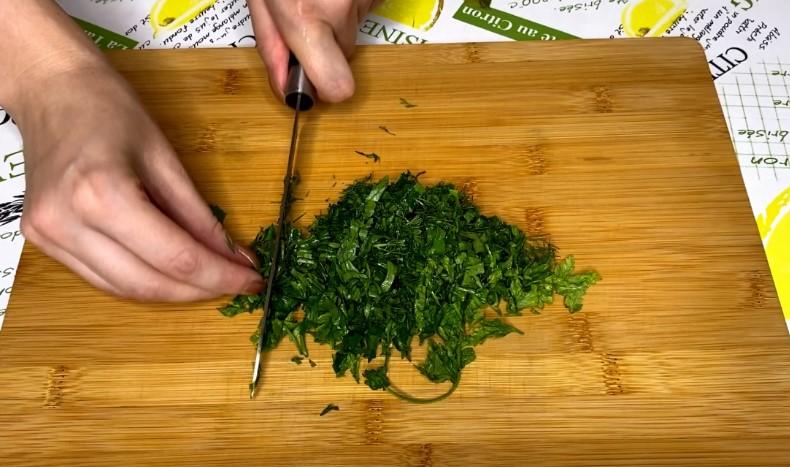 Щороку так закриваю кабачкову ікру на зиму: рецепт без стерилізації