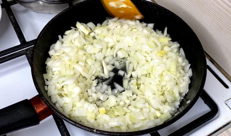 Щороку так закриваю кабачкову ікру на зиму: рецепт без стерилізації