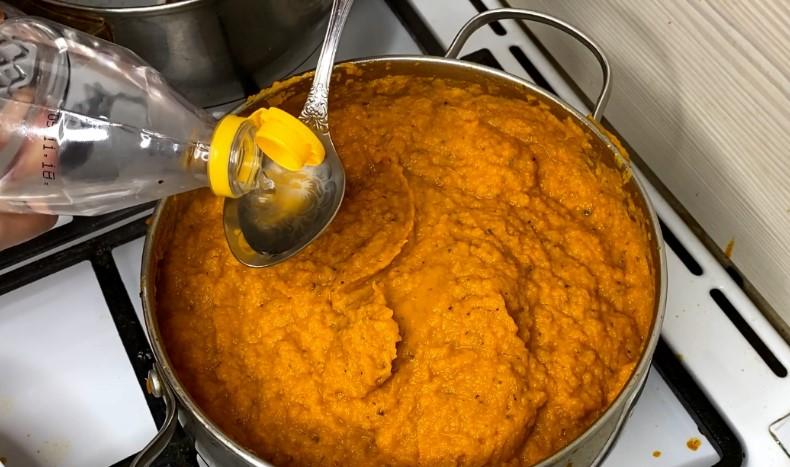 Щороку так закриваю кабачкову ікру на зиму: рецепт без стерилізації