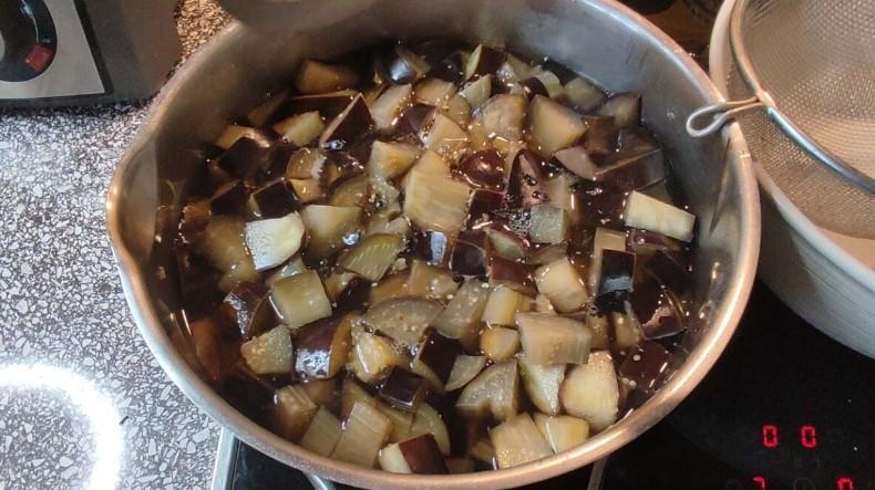 Салат із баклажанів, який дуже всі люблять