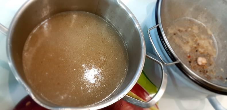 Холодець зі свинячих ніжок. Економний рецепт