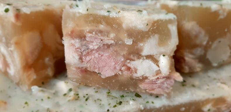 Холодець зі свинячих ніжок. Економний рецепт