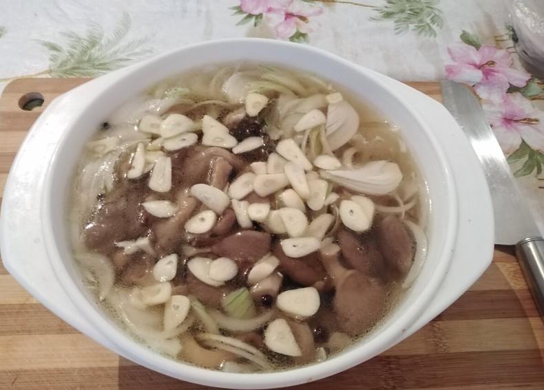 Усього дванадцять годин і приголомшливі мариновані гриби у вас на столі