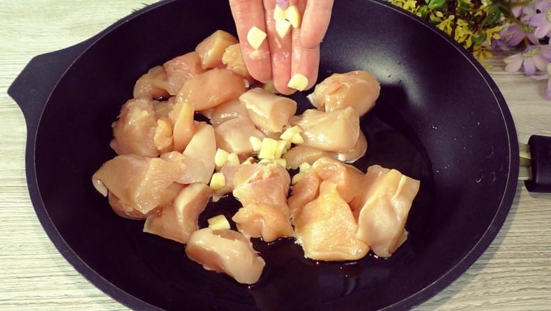 Закуска з курячої грудки хоч на свято, хоч на кожен день