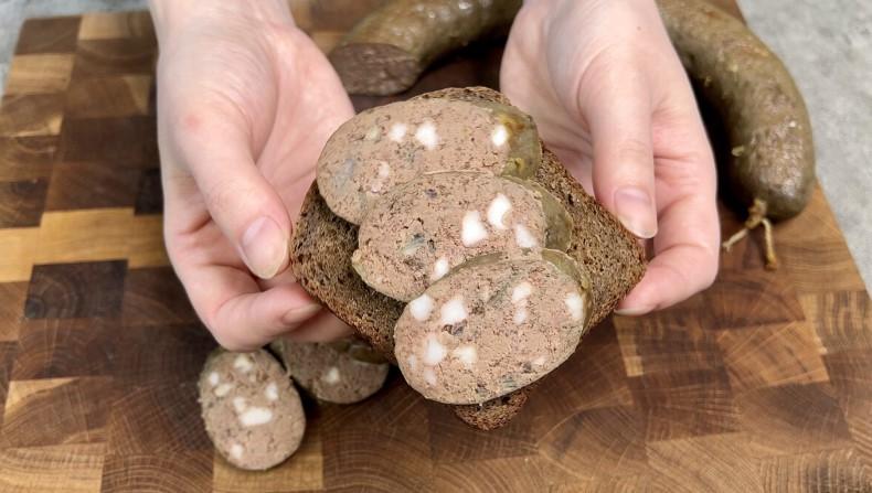 Найпростіша домашня ковбаса з печінки: результат приголомшливий