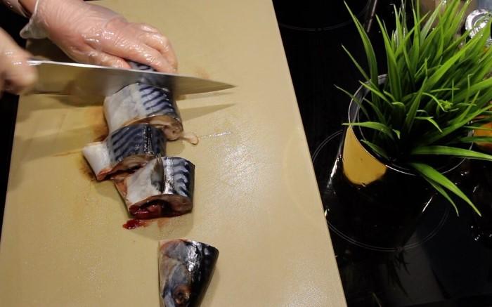 Як засолити скумбрію у домашніх умовах. Простий і дуже смачний рецепт