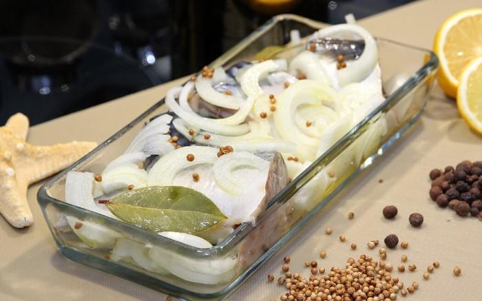 Як засолити скумбрію у домашніх умовах. Простий і дуже смачний рецепт