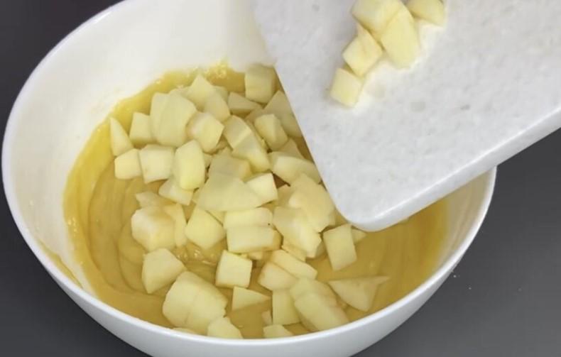 Відкрила для себе спосіб зробити будь-який пиріг соковитим: моя найкраща заливка для пирогів