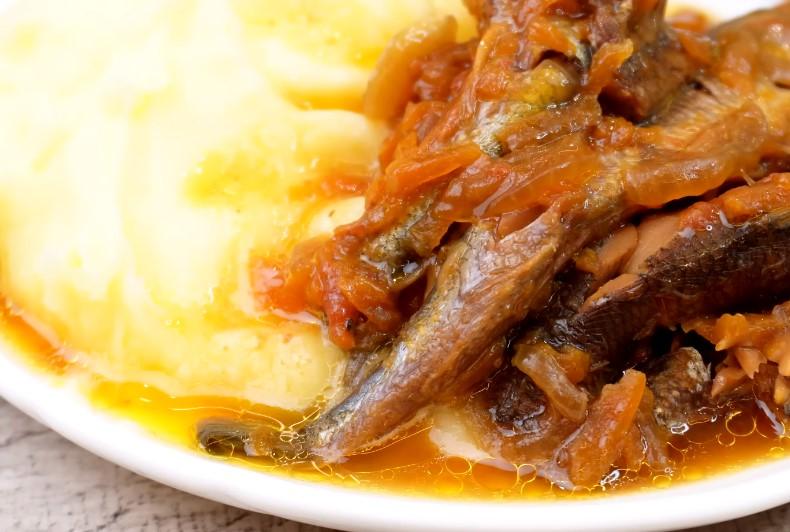 Така закуска змітається з першого столу. Готую замість консерви