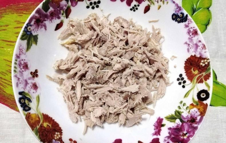 Салат "Мурашник", дуже смачний, та й готується нескладно