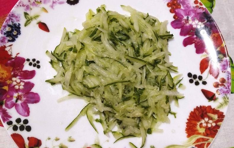 Салат "Мурашник", дуже смачний, та й готується нескладно