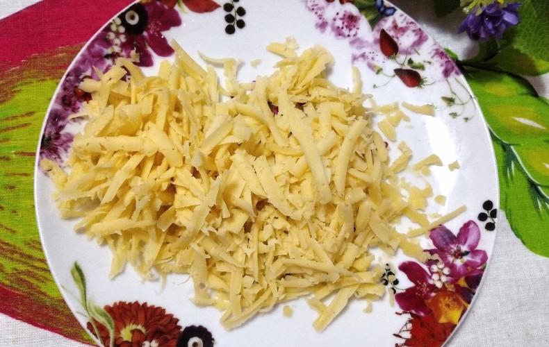 Салат "Мурашник", дуже смачний, та й готується нескладно