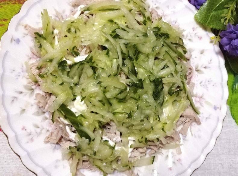 Салат "Мурашник", дуже смачний, та й готується нескладно