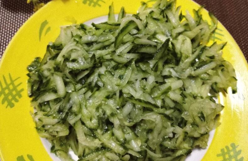 Салат з капустою "Свіжість", готується за 10 хвилин. Нічого ні варити, ні смажити не потрібно