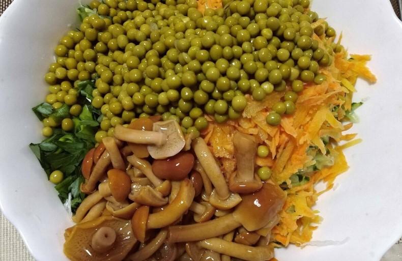 Салат з капустою "Свіжість", готується за 10 хвилин. Нічого ні варити, ні смажити не потрібно