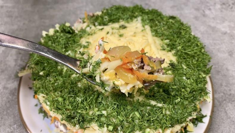 Беру курячу печінку і готую салат із доступних продуктів