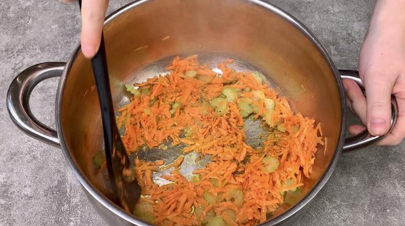 Готую незвичайний "Рибний" розсольник з тріскою: вариться всього за годину і неймовірно смачний