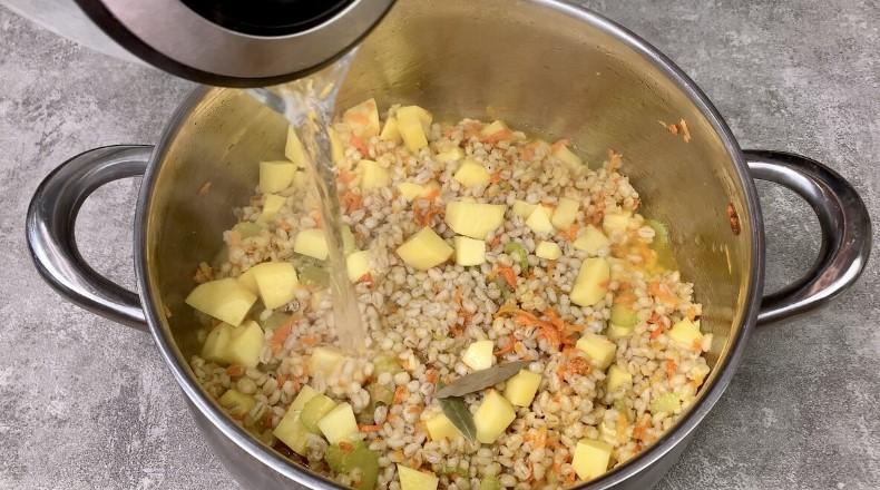 Готую незвичайний "Рибний" розсольник з тріскою: вариться всього за годину і неймовірно смачний