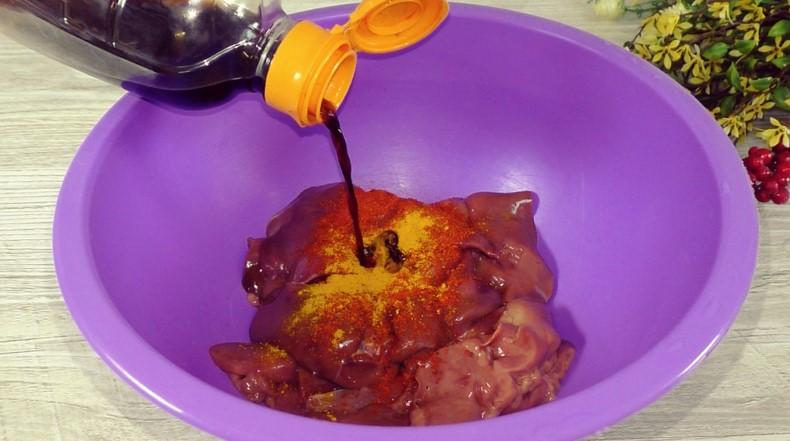 Заливаю сиру картоплю молоком і в духовку, потім додаю печиво курячі. Ну дуже смачно виходить