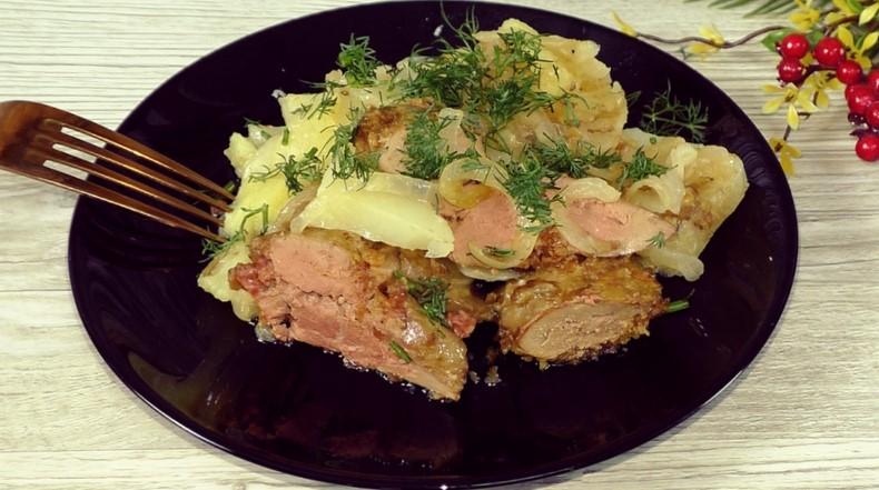 Заливаю сиру картоплю молоком і в духовку, потім додаю печиво курячі. Ну дуже смачно виходить