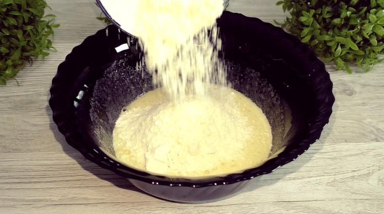 Простий та смачний пиріг з ніжною заливкою до чаю