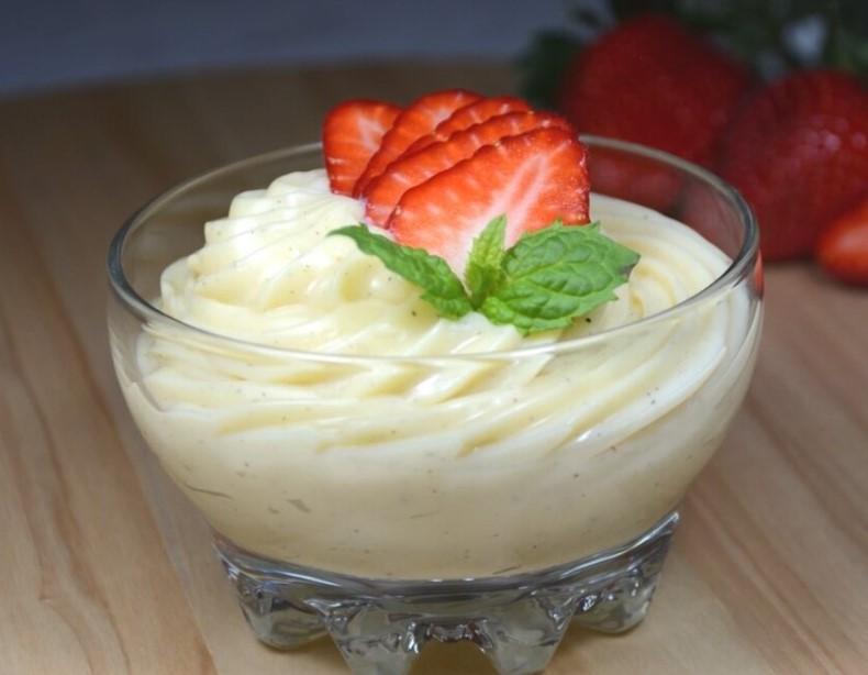 Класичний заварний крем Патісьєр. Широко використовується для приготування тортів та десертів