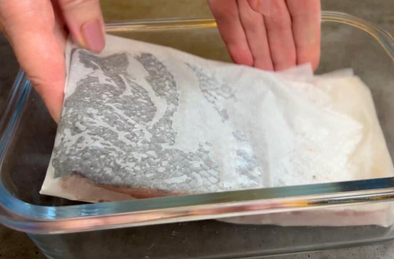 Риба у мене виходить ніжна, як масло. Як смачно засолити червону рибу вдома