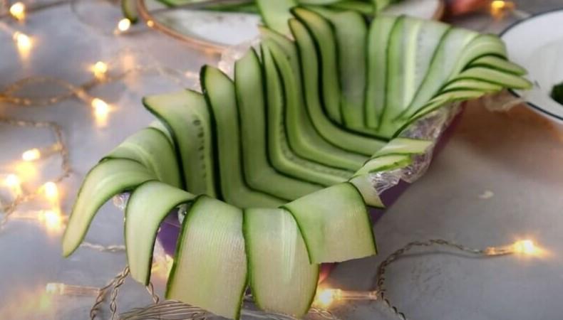 Красивий салат на Новий рік 2024 з консервами