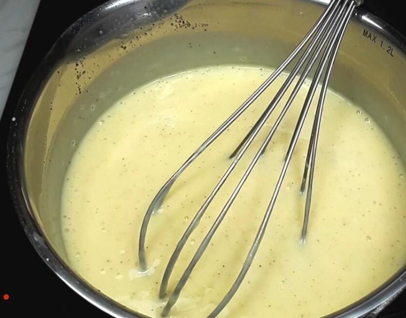 Класичний заварний крем Патісьєр. Широко використовується для приготування тортів та десертів