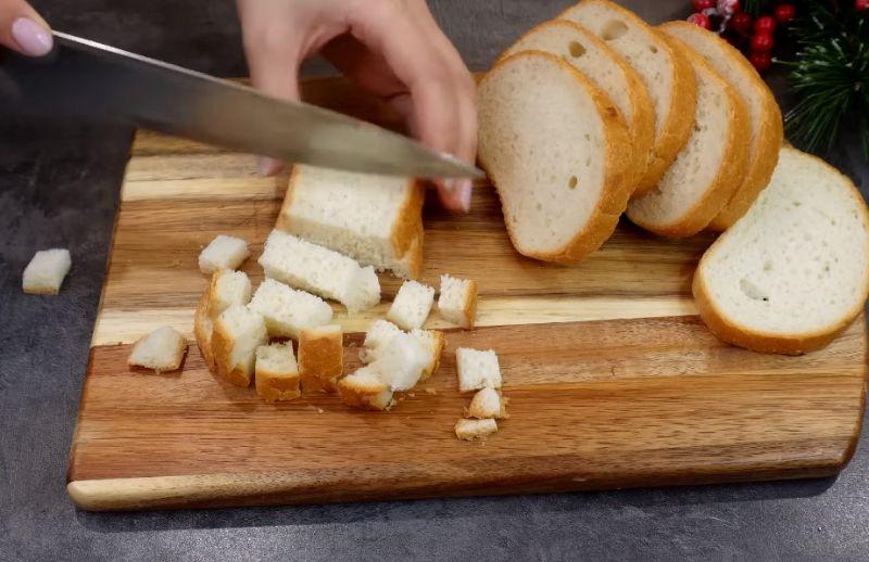 Салат "Цезар" готую лише так: головний інгредієнт у соусі