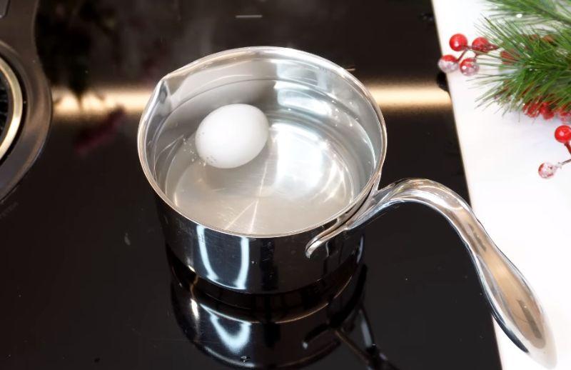 Салат "Цезар" готую лише так: головний інгредієнт у соусі