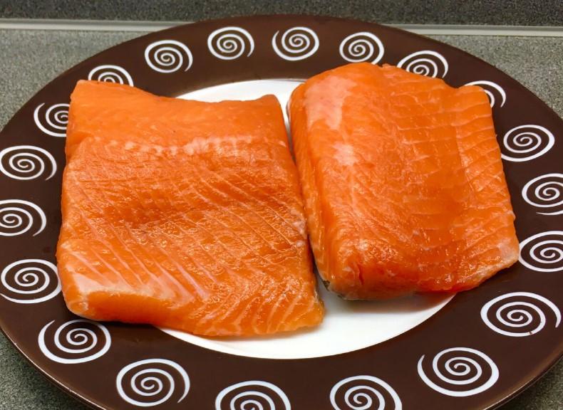 Знайомий кухар розкрив рецепт найсмачнішого засолювання риби