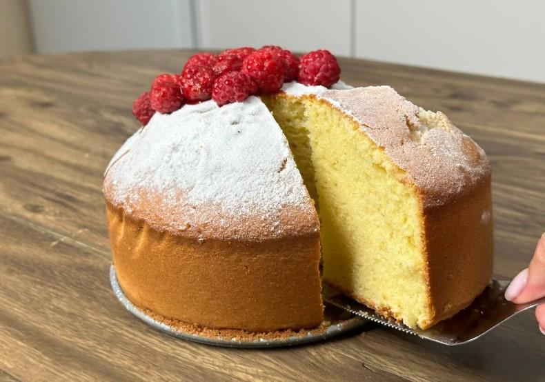 Молочний пиріг з мінімальним набором інгредієнтів