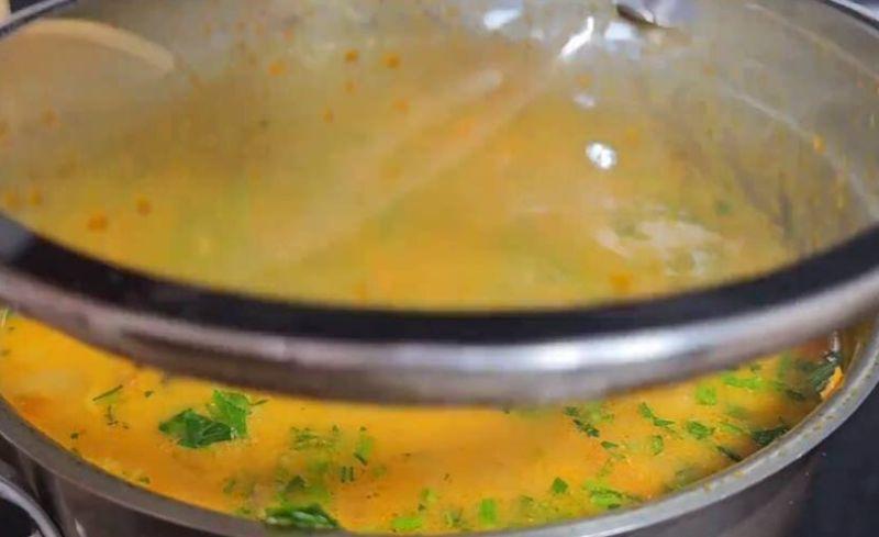 Суп зі свининою та овочами: ситна та ароматна вечеря за 40 хвилин