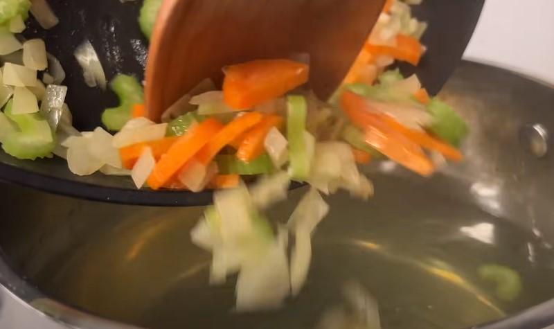 Моя сусідка дала рецепт фантастичного квасолевого супу