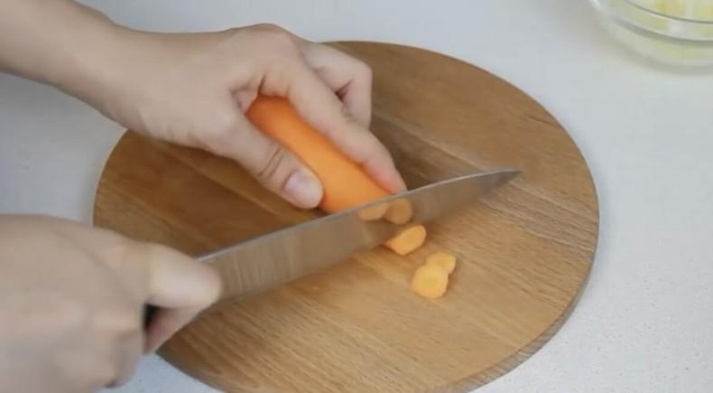 Коли немає м'яса та часу, варю суп із "заморозки"