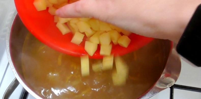 Суп із галушками, люблю його з дитинства і готую до цього дня