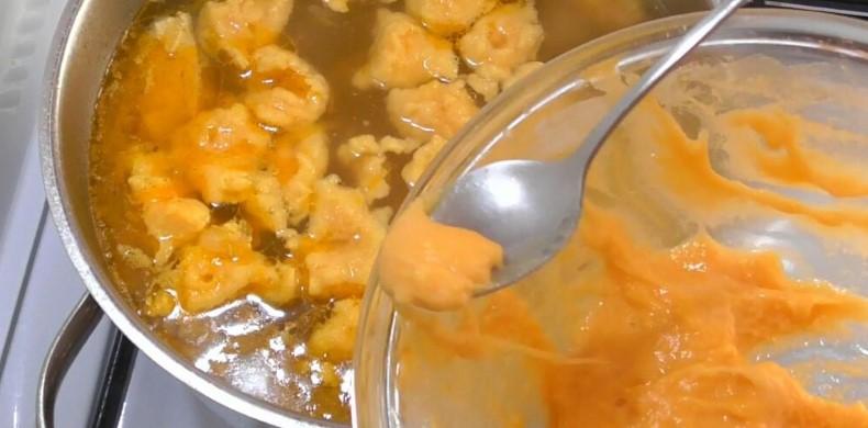 Суп із галушками, люблю його з дитинства і готую до цього дня