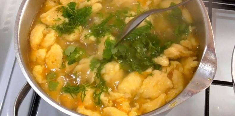 Суп із галушками, люблю його з дитинства і готую до цього дня